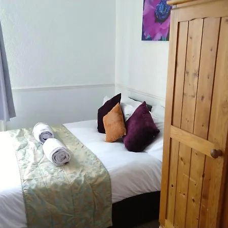 Napier Town House - Self Catering - Style - Twin And Double Workington