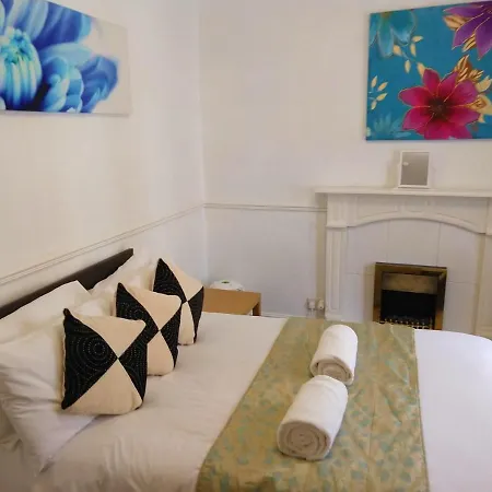 Napier Town House - Self Catering - Style - Twin And Double 2* Workington